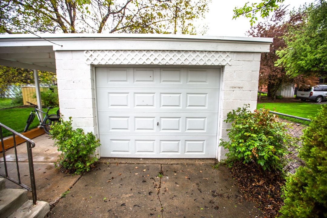 How Much Does It Cost To Build A Garage? - Neighbor Blog